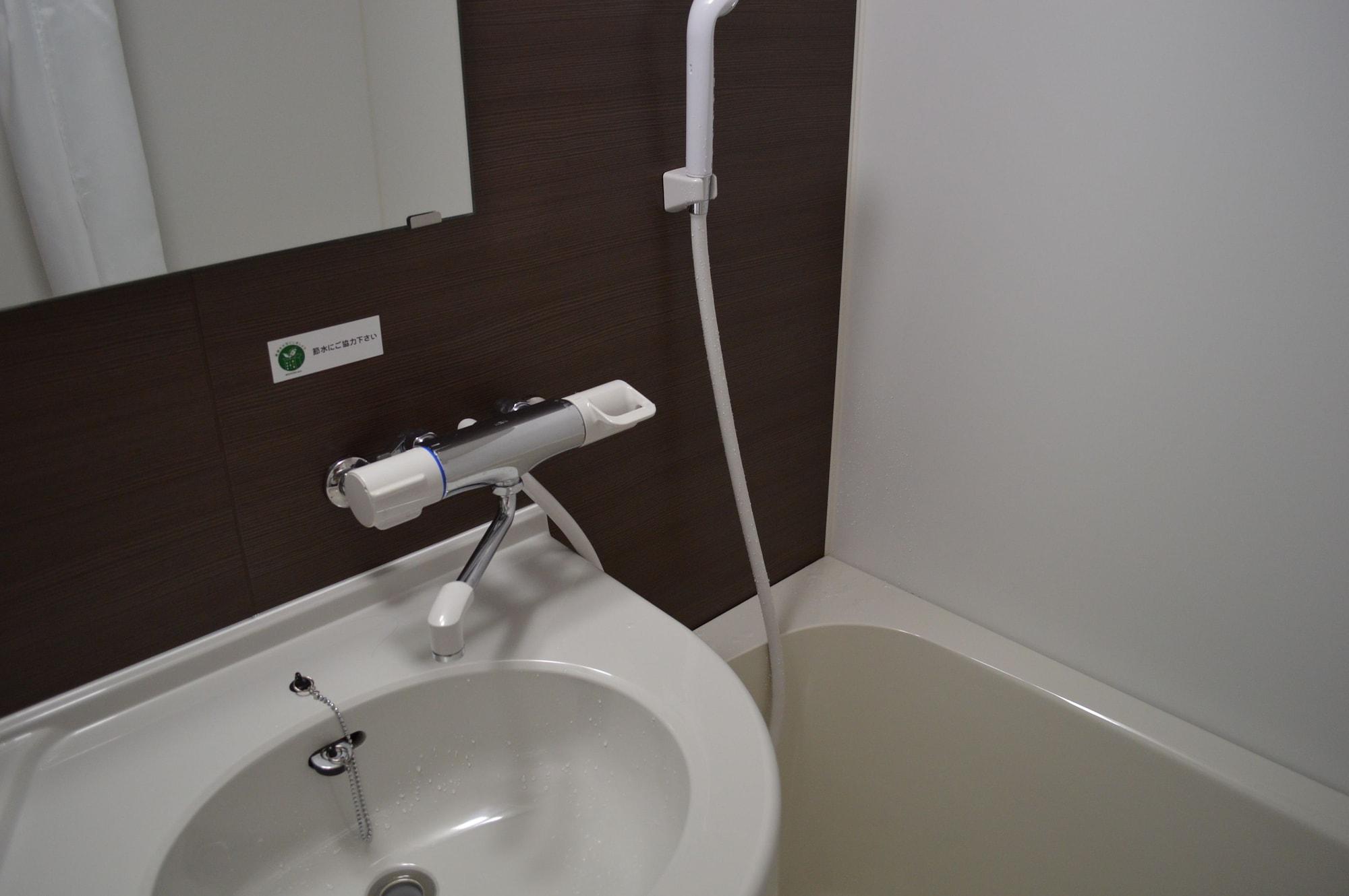 Route-inn Ekimae 3* Ebina